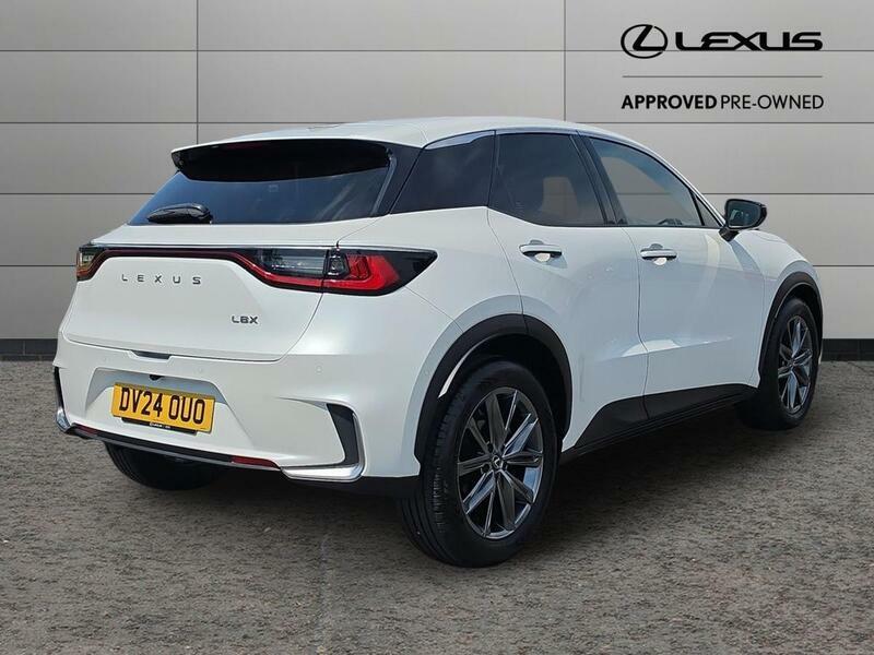 Lexus LBX 1.5 Vvt-ie Takumi E-cvt Euro 6 Ss White #3