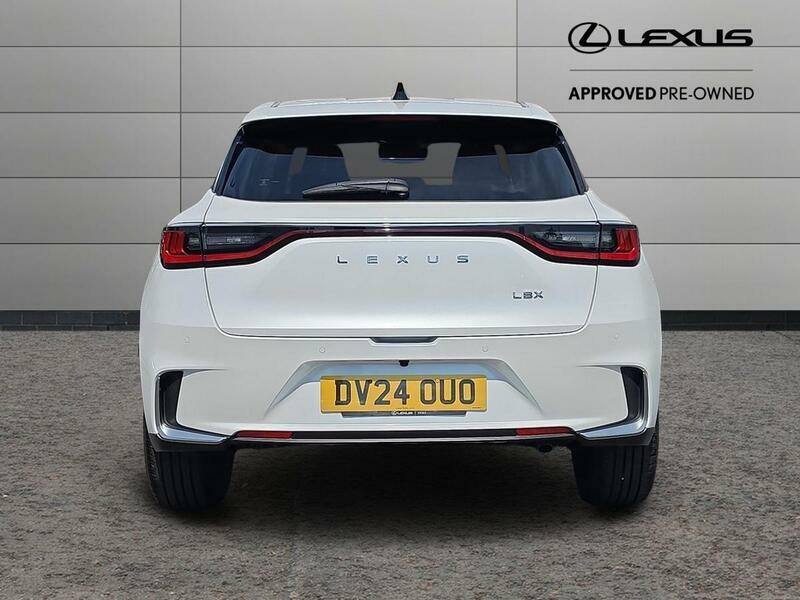 Lexus LBX 1.5 Vvt-ie Takumi E-cvt Euro 6 Ss White #4