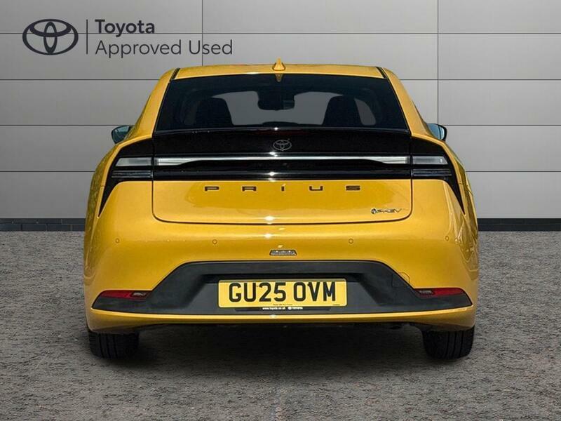 Toyota Prius 2.0 13.6Kwh Design Hatchback Plug-in Hy  #4