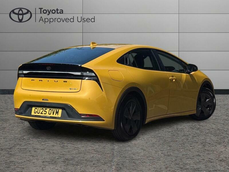 Toyota Prius 2.0 13.6Kwh Design Hatchback Plug-in Hy  #3