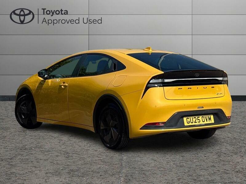 Toyota Prius 2.0 13.6Kwh Design Hatchback Plug-in Hy  #5