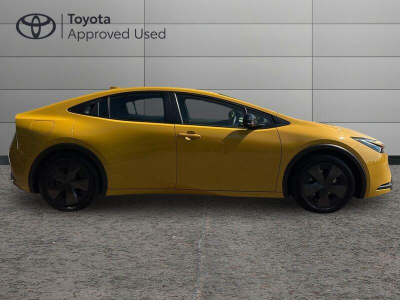 Toyota Prius 2.0 13.6Kwh Design Hatchback Plug-in Hy  #2