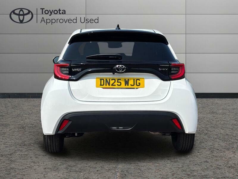 Toyota Yaris 1.5 Vvt-h Design E-cvt Euro 6 Ss White #4