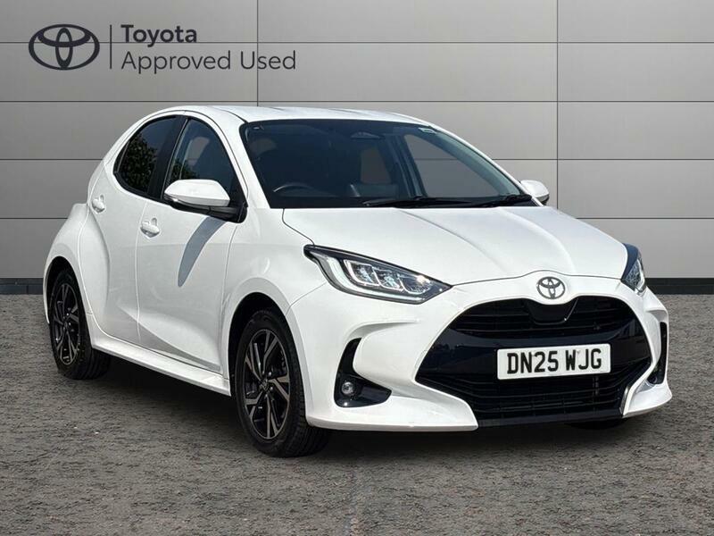 Toyota Yaris 1.5 Vvt-h Design E-cvt Euro 6 Ss White
