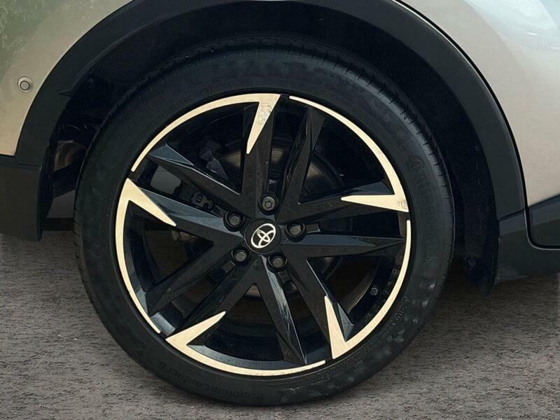 Toyota C-Hr Excel White #9