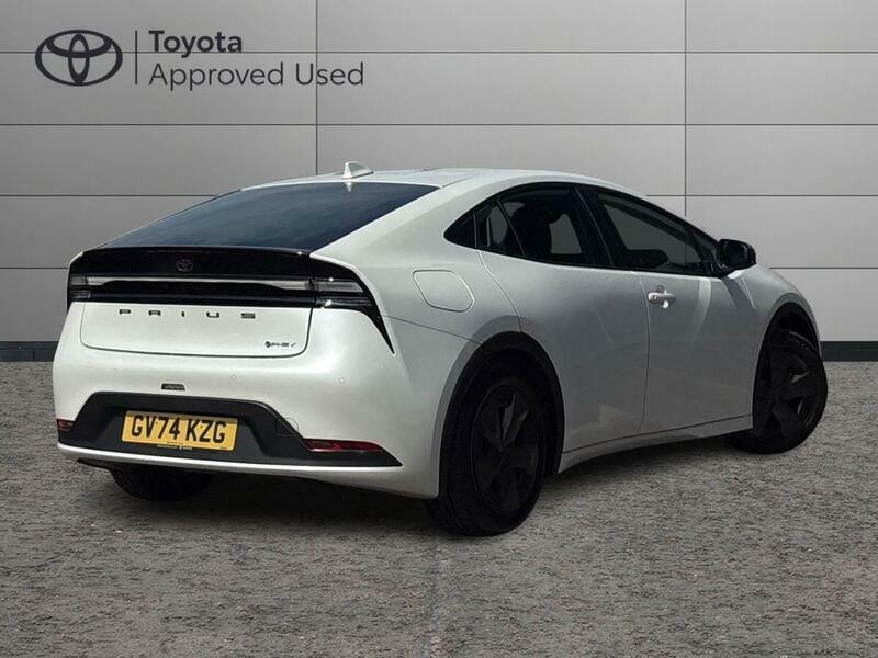 Toyota Prius 2.0 13.6Kwh Design Hatchback Plug-in Hy White #3