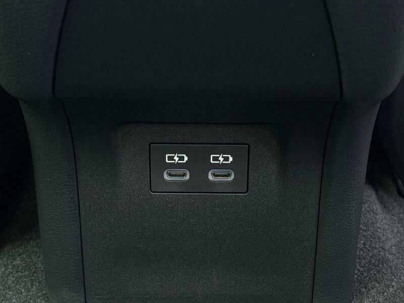 Toyota Prius 2.0 Phev Excel Cvt Hatchback #42