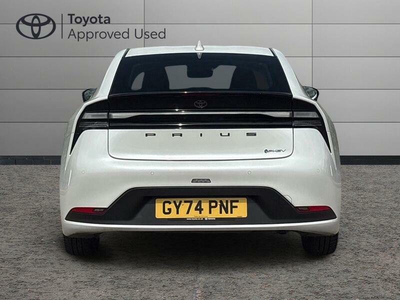 Toyota Prius 2.0 13.6Kwh Design Hatchback Plug-in Hy White #4