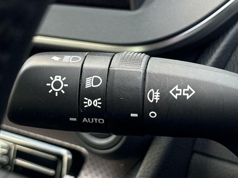 Toyota Prius 2.0 Phev Excel Cvt Hatchback #33