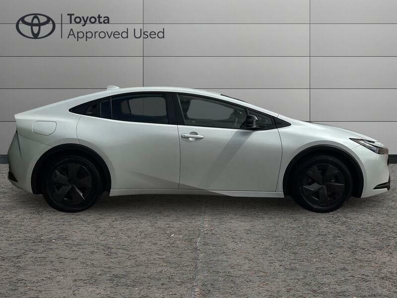 Toyota Prius 2.0 13.6Kwh Design Hatchback Plug-in Hy White #2