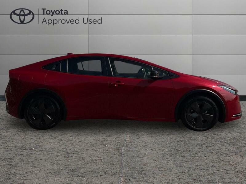 Toyota Prius 2.0 13.6Kwh Design Hatchback Plug-in Hy  #2