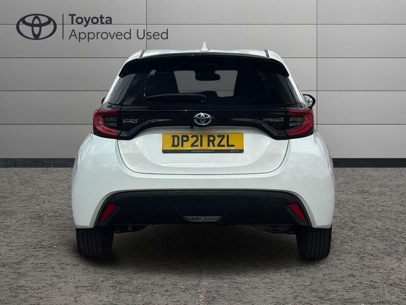Toyota Yaris 1.5 Vvt-h Design Hatchback Hybrid E-cvt DP21RZL White #4
