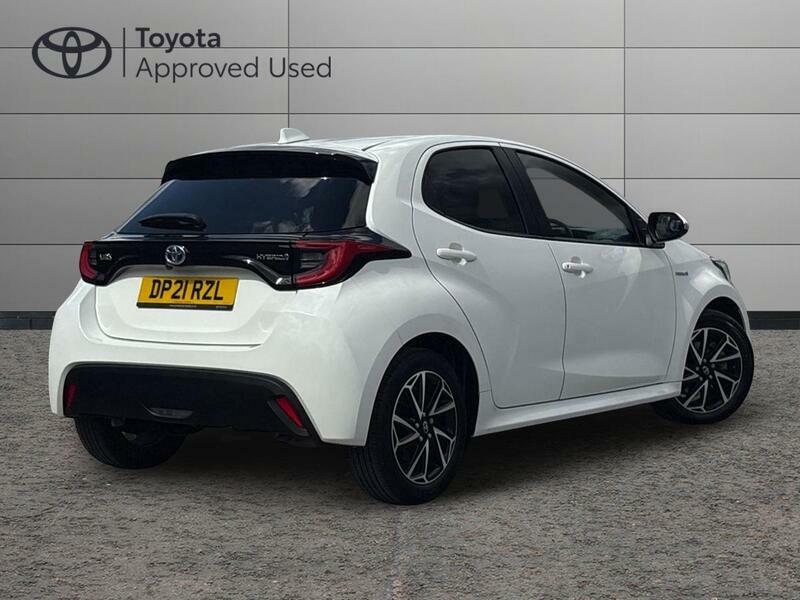 Toyota Yaris 1.5 Vvt-h Design Hatchback Hybrid E-cvt DP21RZL White #3