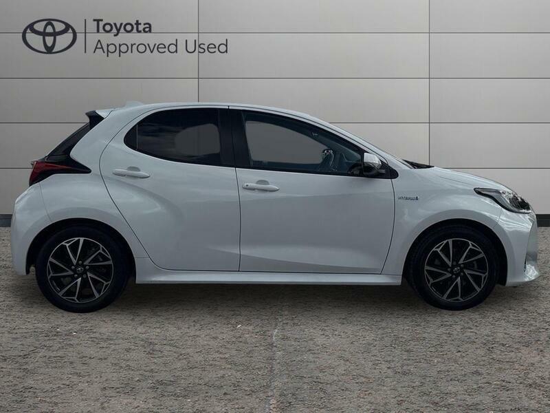 Toyota Yaris 1.5 Vvt-h Design Hatchback Hybrid E-cvt DP21RZL White #2