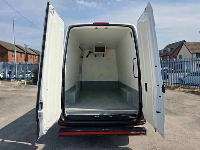 Mercedes-Benz Sprinter 3.5T H2 Progressive Van White #7