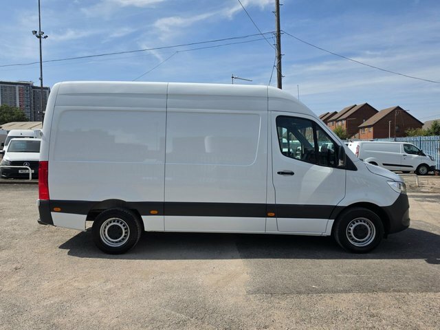 Mercedes-Benz Sprinter 2.0 315 Cdi Progressive Mwb Rwd L2 H2 150 Bhp Eur White
