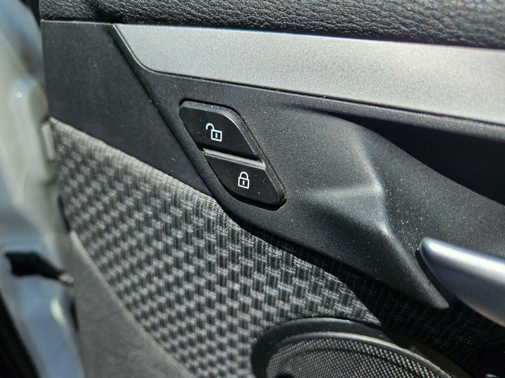 BMW X1 2L Xline Black #38