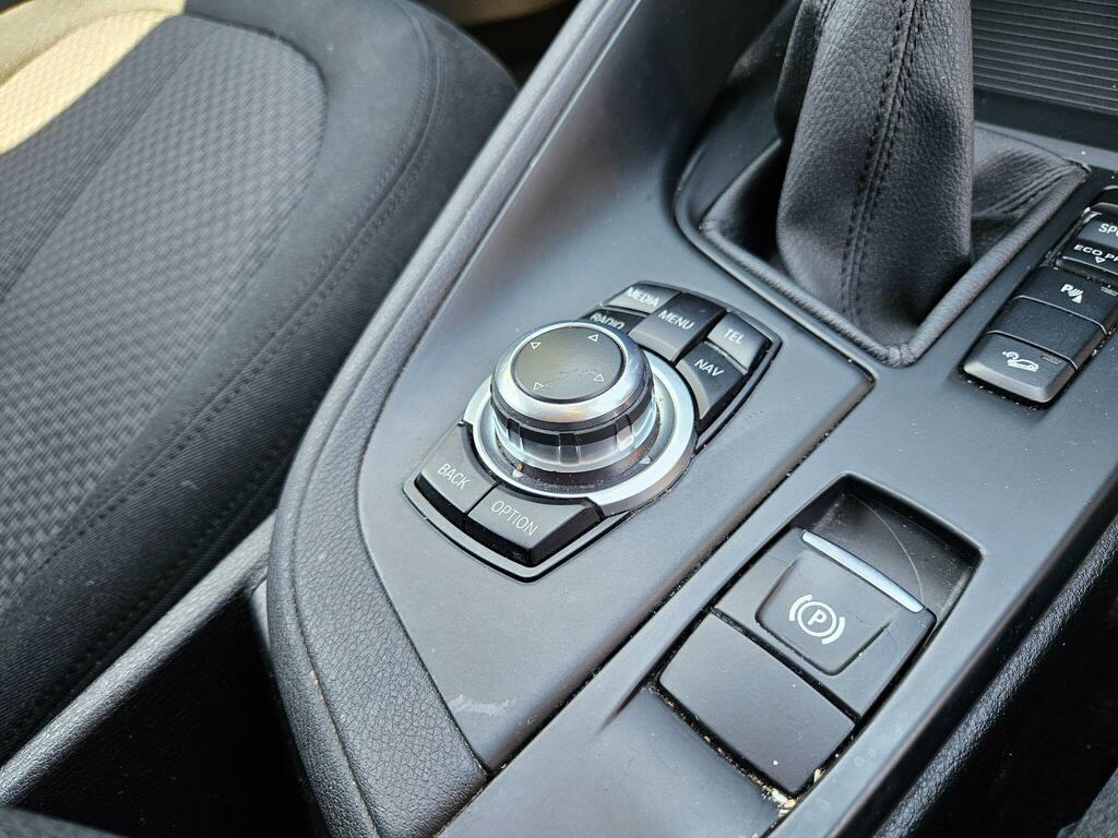 BMW X1 2L Xline Black #25