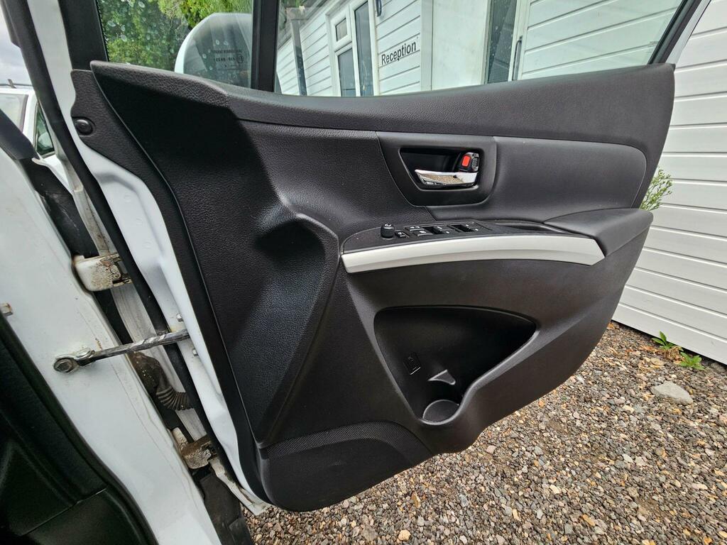 Suzuki SX4 S Cross S-cross White #16
