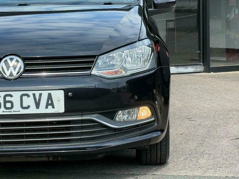 Volkswagen Polo 1.2 Tsi Bluemotion Tech SD66CVA Black #2