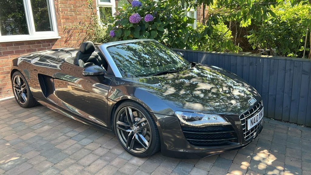 Audi R8 5.2L Null Grey
