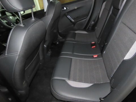 Peugeot 2008 Active White #7