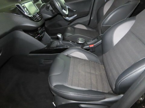 Peugeot 2008 Active White #10