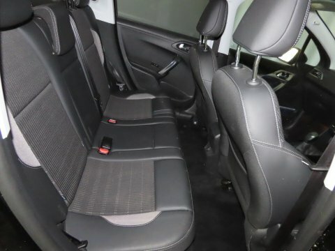 Peugeot 2008 Active White #8