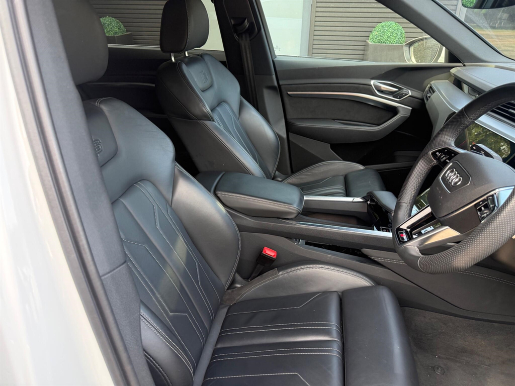 Audi E-tron 300Kw 55 Quattro 95Kwh Launch Edition Silver #17
