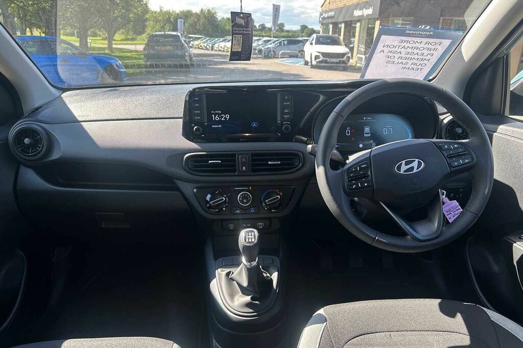 Hyundai I10 1.0 63 Advance Nav WU75NDD Green #4