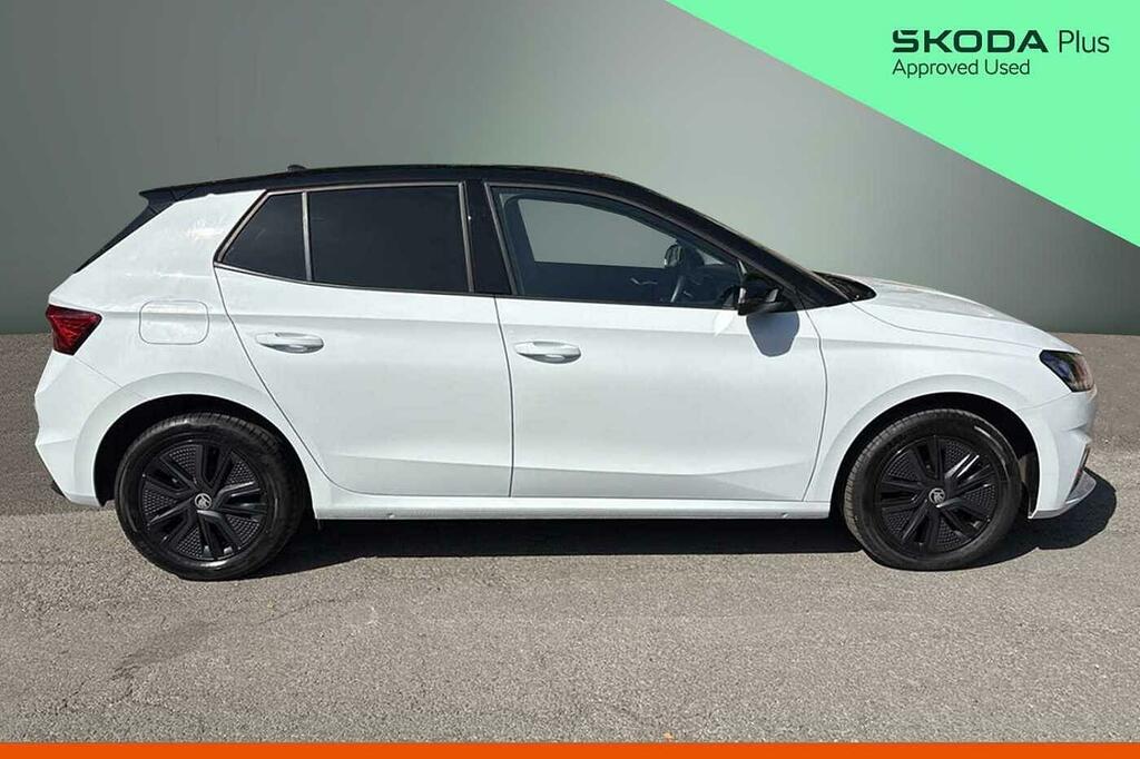 Skoda Fabia 1.5 Tsi 150 Design Edition Dsg DC25COJ White #4