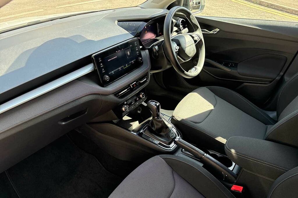 Skoda Fabia 1.5 Tsi 150 Design Edition Dsg DC25COJ White #2