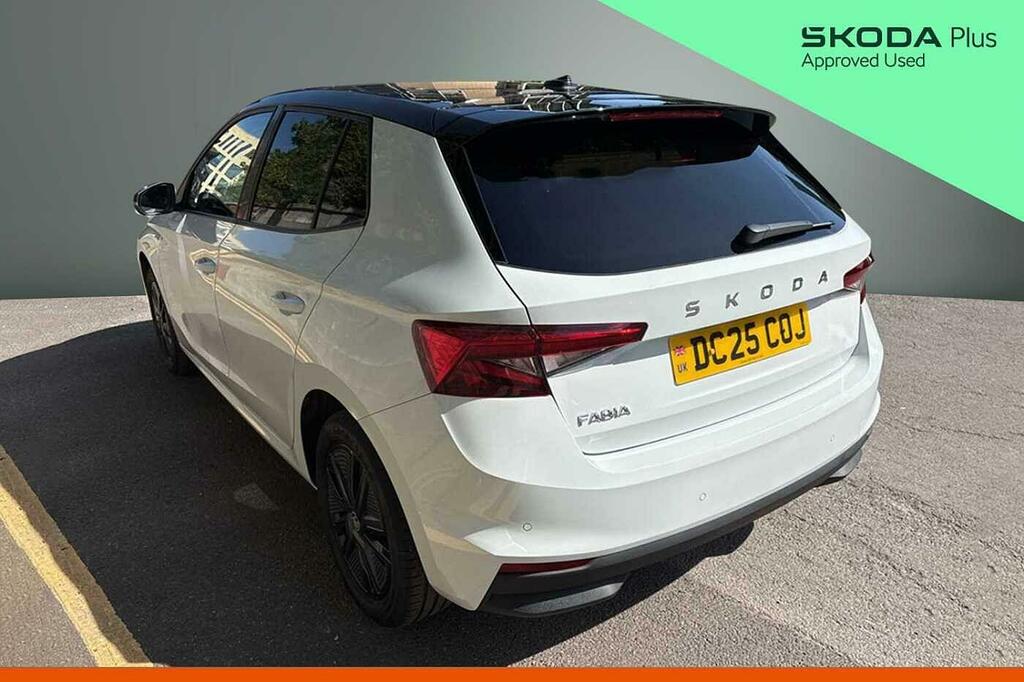 Skoda Fabia 1.5 Tsi 150 Design Edition Dsg DC25COJ White #3