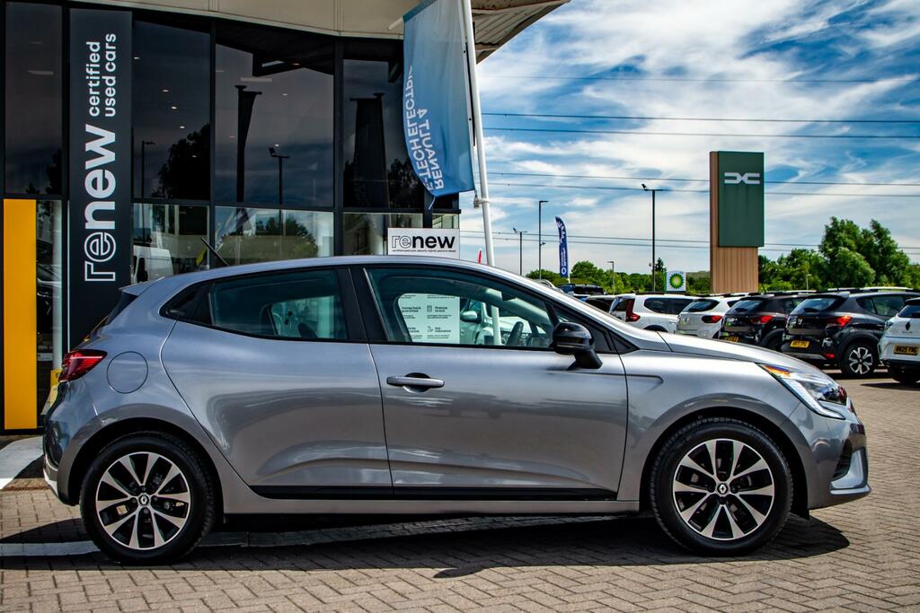 Renault Clio Hatchback Evolution #3