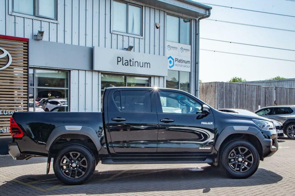 Toyota HILUX 2.8 D-4d-h Invincible X 4Wd Euro 6 Black #3