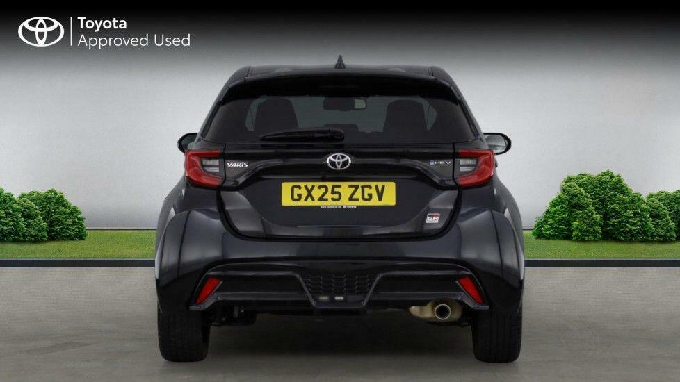 Toyota Yaris 1.5 Vvt-h Gr Sport Hatchback Hybrid E-c Black #4