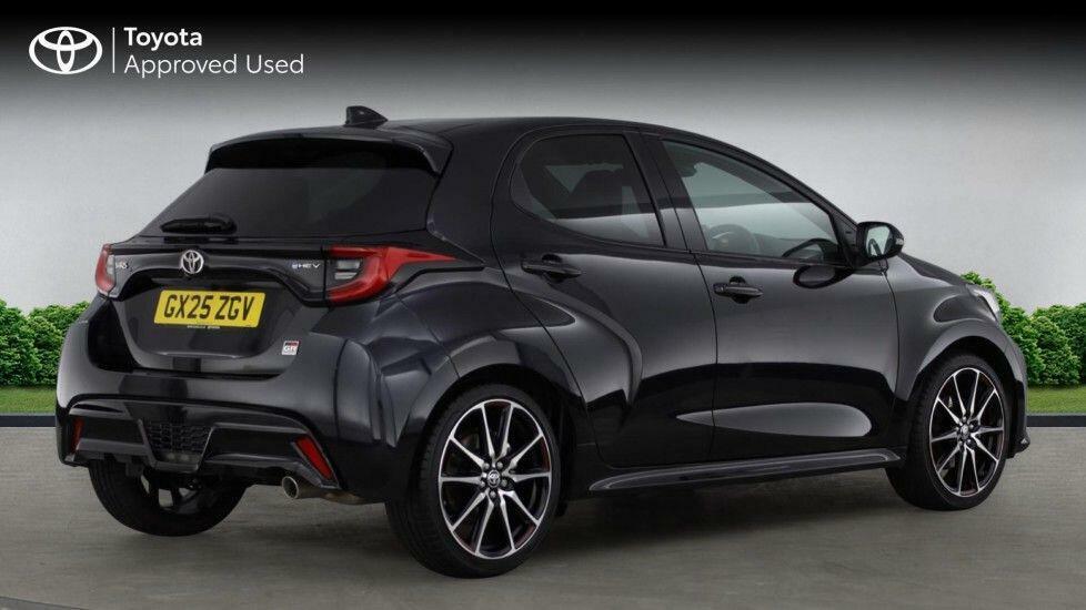 Toyota Yaris 1.5 Vvt-h Gr Sport Hatchback Hybrid E-c Black #2