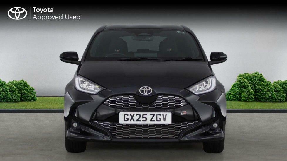Toyota Yaris 1.5 Vvt-h Gr Sport Hatchback Hybrid E-c Black #5