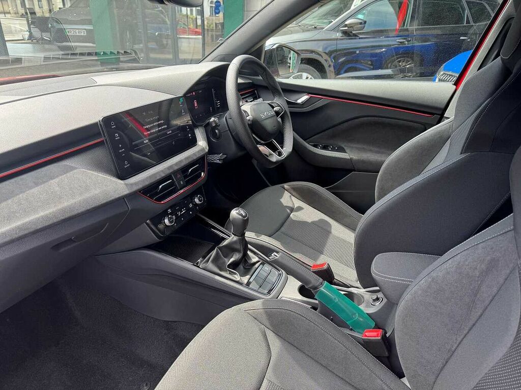 Skoda Kamiq 1.0 Tsi 95 Design Edition Red #2