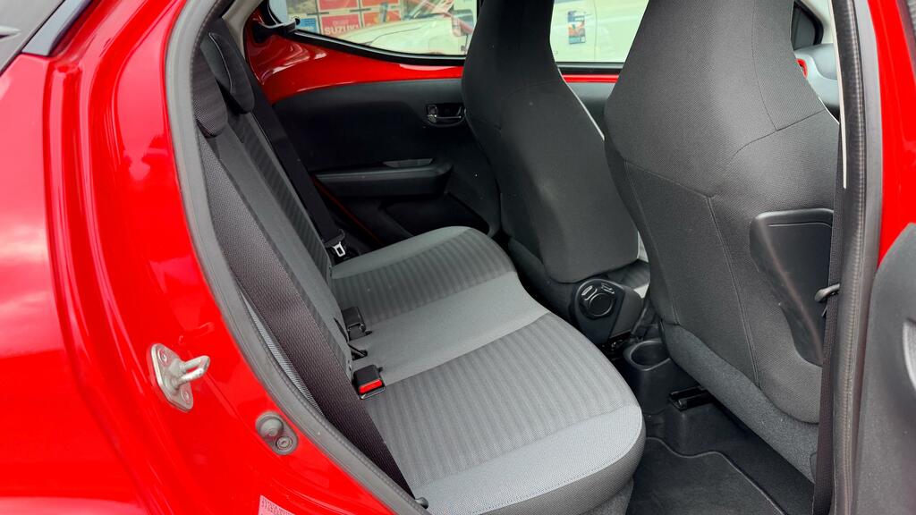 Toyota Aygo 1.0 Vvt-i X-play Hatchback Euro Red #6