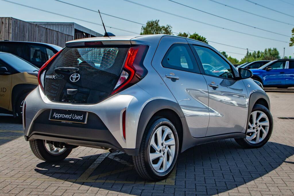 Toyota Aygo X 1.0 Vvt-i Pure X-shift Euro 6 Ss Silver #2