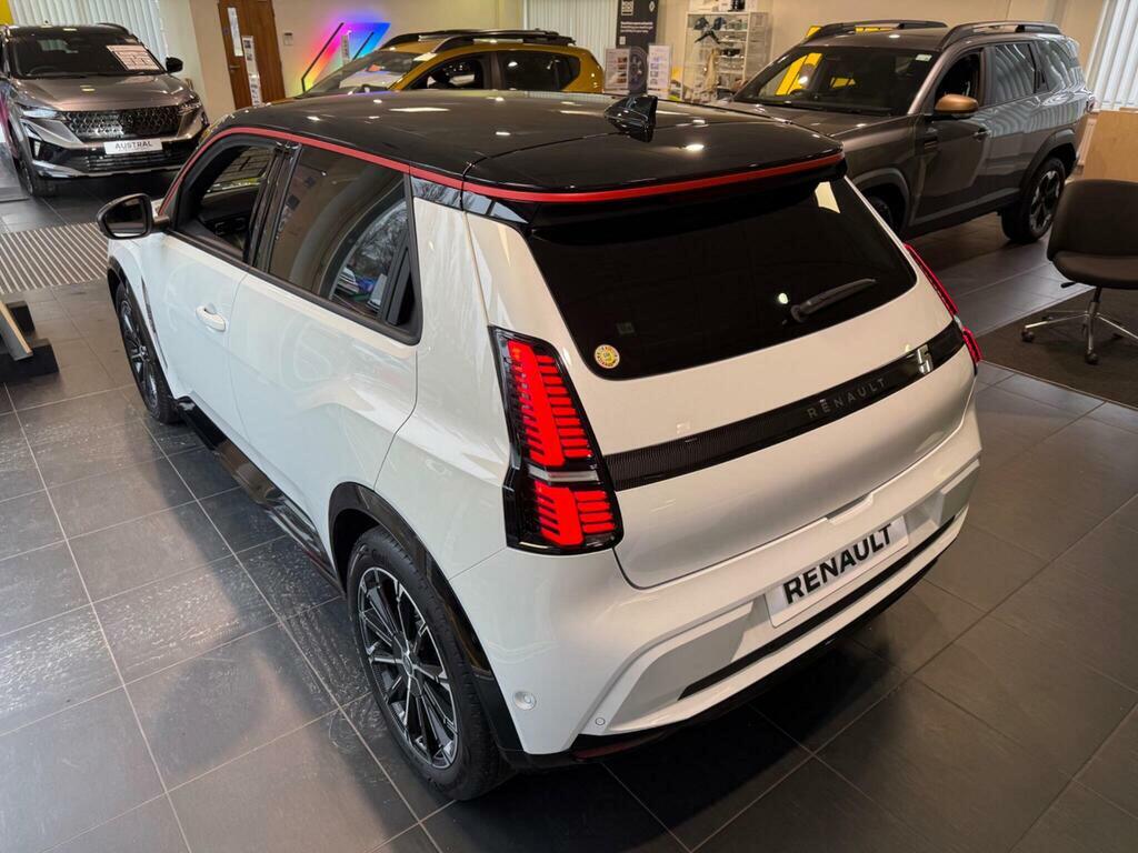 Renault 5 E-Tech E-tech Hatchback Iconic Five White #4