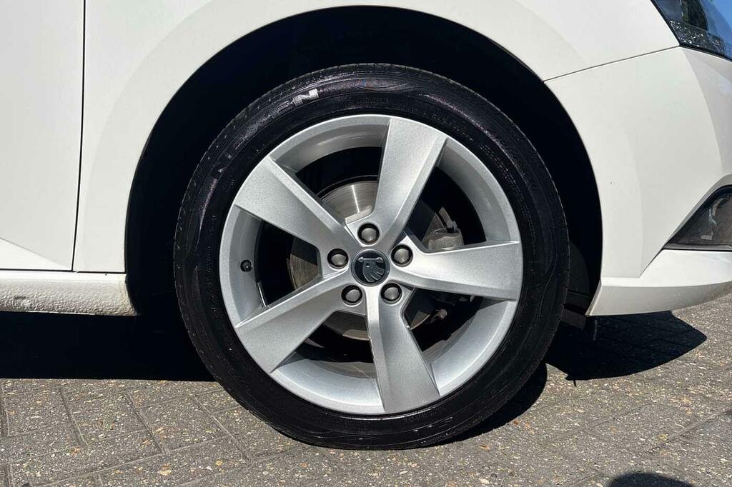 Skoda Fabia 1.0 Tsi Se L WV68KSN White #5