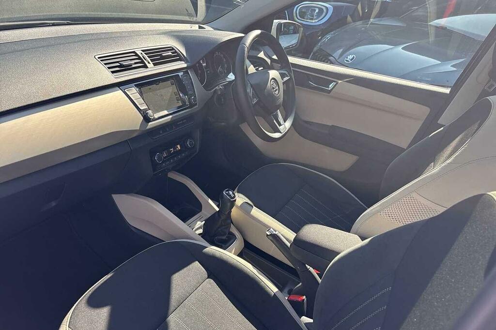 Skoda Fabia 1.0 Tsi Se L WV68KSN White #2