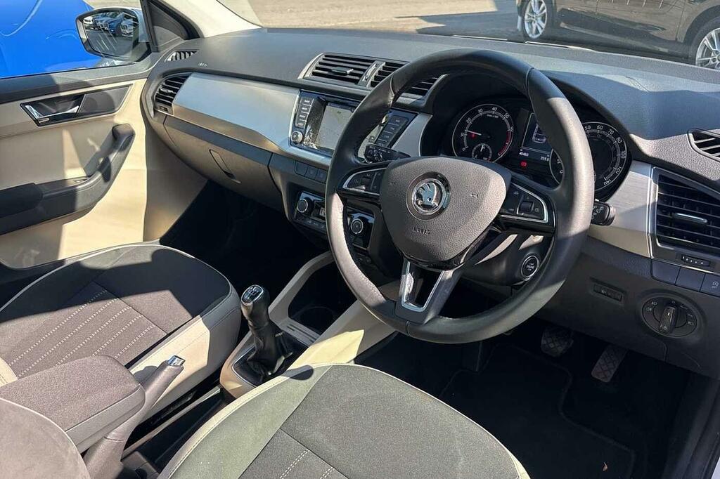 Skoda Fabia 1.0 Tsi Se L WV68KSN White #6