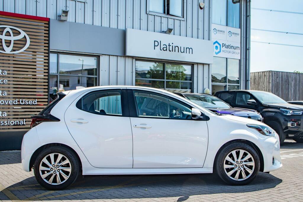 Toyota Yaris 1.5 Vvt-h Icon E-cvt Euro 6 Ss  White #3