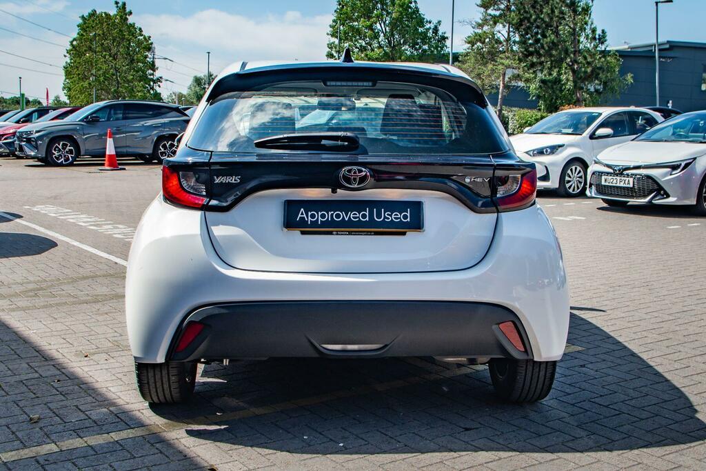 Toyota Yaris 1.5 Vvt-h Icon E-cvt Euro 6 Ss White #4