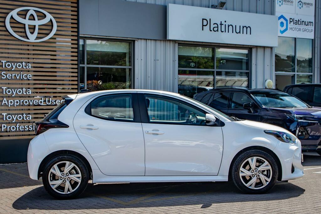 Toyota Yaris 1.5 Vvt-h Icon E-cvt Euro 6 Ss White #3