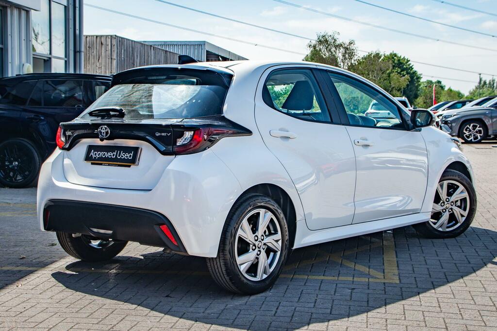 Toyota Yaris 1.5 Vvt-h Icon E-cvt Euro 6 Ss White #2
