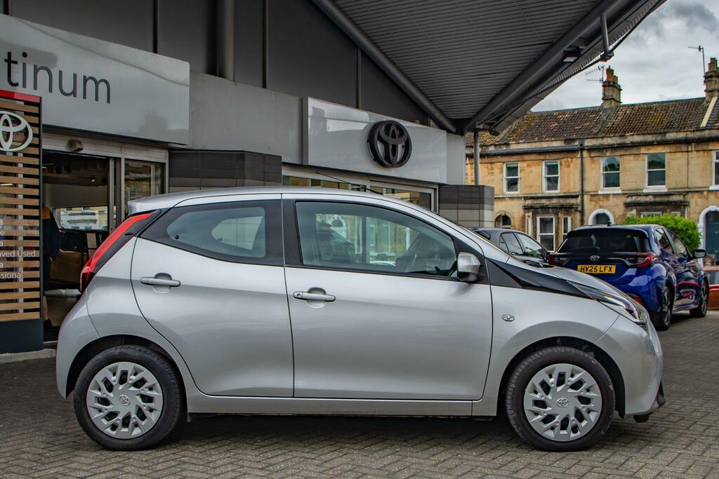 Toyota Aygo 1.0 Vvt-i X-play X-shift Euro 6 Safety Sense Silver #3